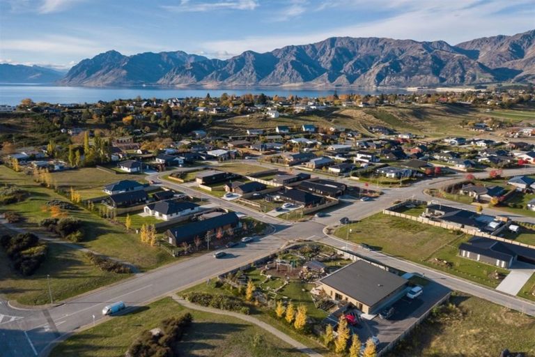 Photo of property in 5 Edna Lane, Lake Hawea, Wanaka, 9382