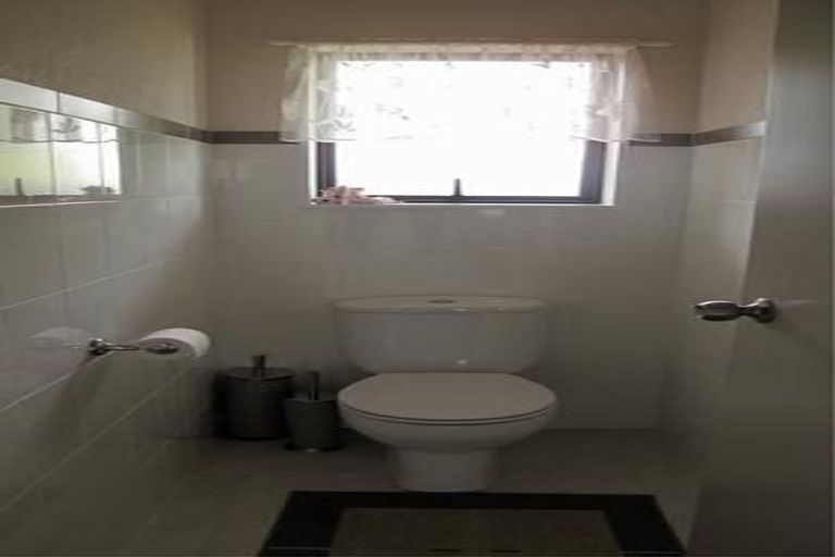 Photo of property in 6 Bosnyak Drive, Te Atatu South, Auckland, 0610