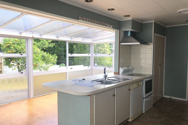 Photo of property in 16 Contessa Drive, Glenfield, Auckland, 0629