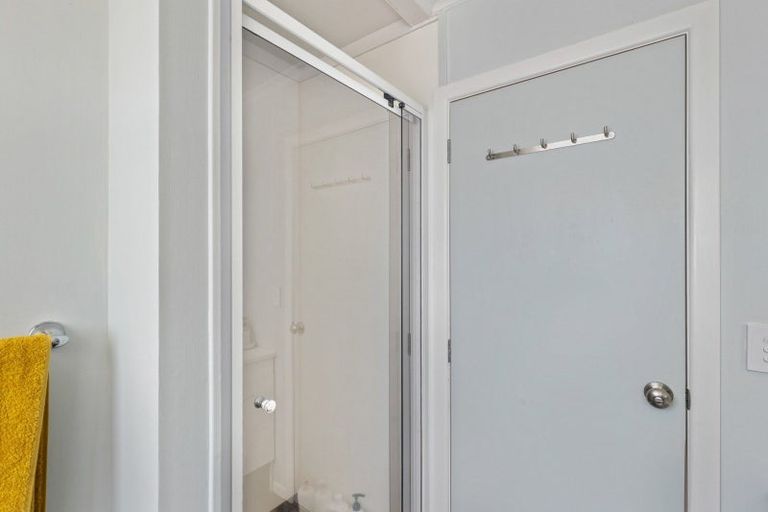 Photo of property in 2 Te Ngaere Place, Merrilands, New Plymouth, 4312