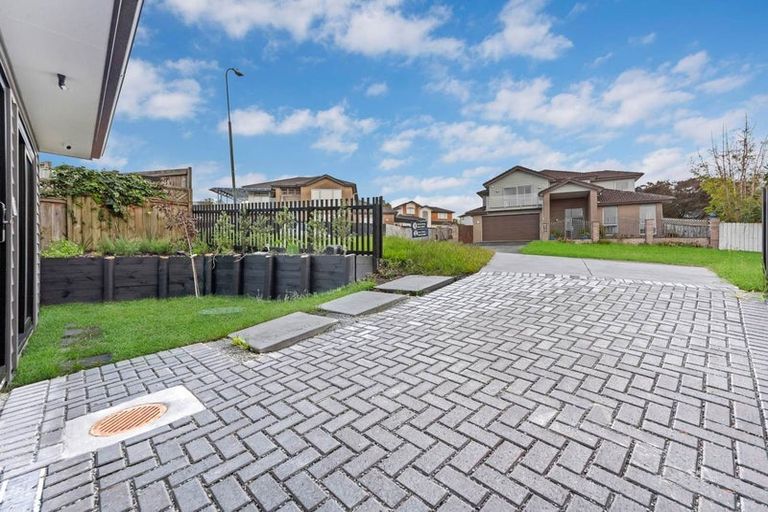 Photo of property in 2d Gordon Stanley Drive, Massey, Auckland, 0614