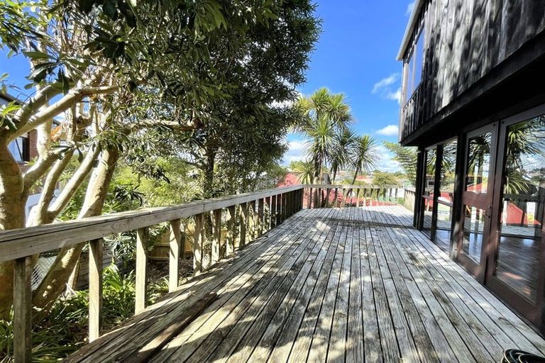 Photo of property in 1/64 Mirrabooka Avenue, Botany Downs, Auckland, 2010