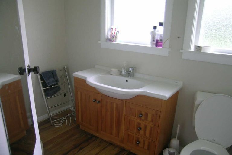 Photo of property in 96 Pahiatua Street, Hokowhitu, Palmerston North, 4410