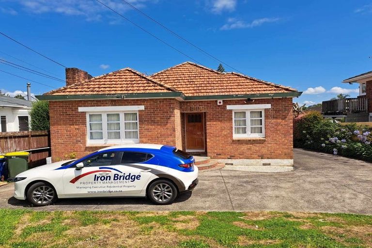 Photo of property in 1/113 Shakespeare Road, Milford, Auckland, 0620