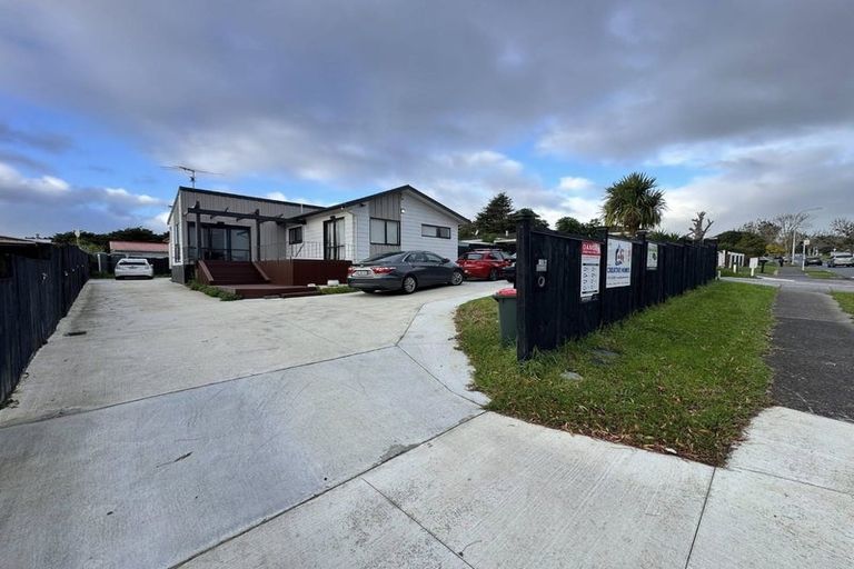 Photo of property in 100 Everglade Drive, Totara Heights, Auckland, 2105