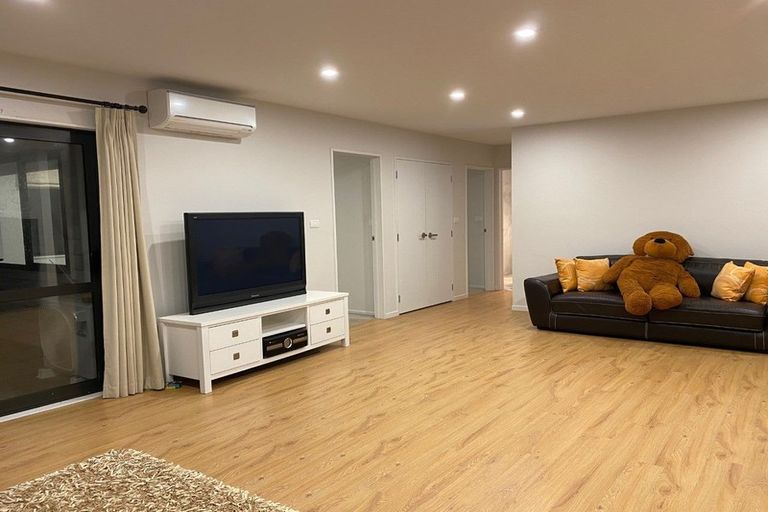 Photo of property in 4a Hauraki Crescent, Pinehill, Auckland, 0632