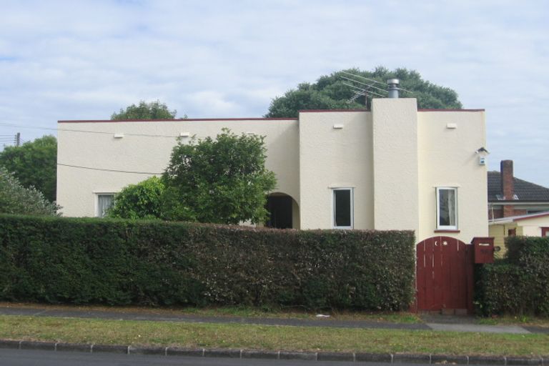 Photo of property in 58 Lynwood Road, New Lynn, Auckland, 0600