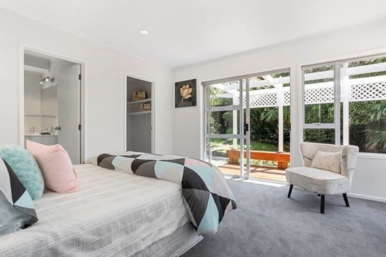 Photo of property in 2/70 Churchill Road, Murrays Bay, Auckland, 0630