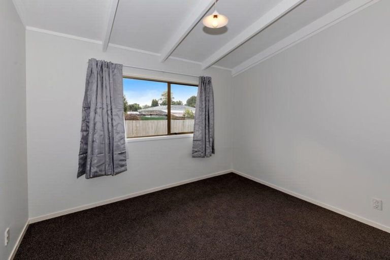 Photo of property in 3a Hikurangi Street, Te Atatu Peninsula, Auckland, 0610