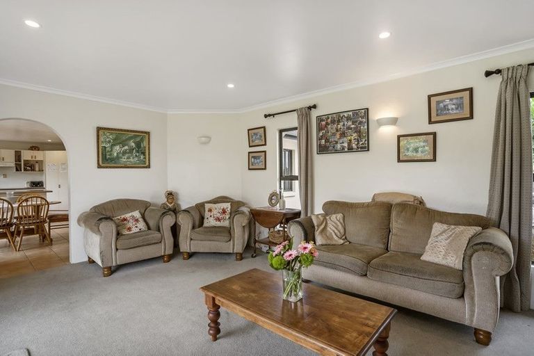 Photo of property in 24 Makiri Street, Helensville, 0800