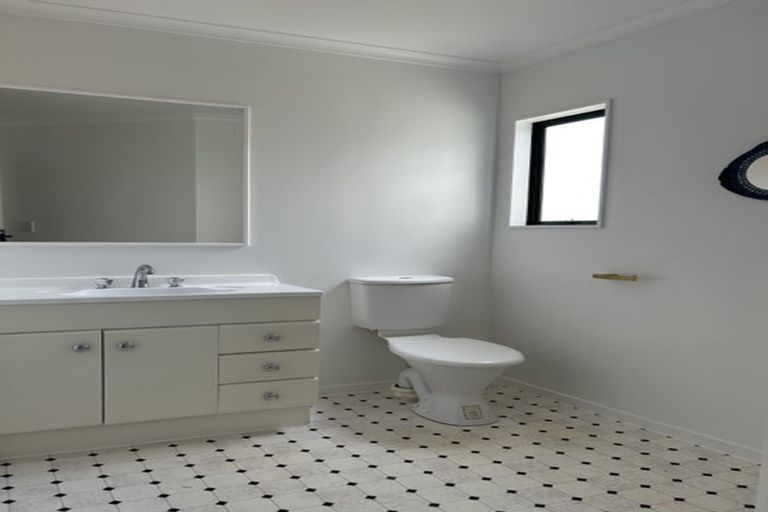 Photo of property in 99 Ashton Fitchett Drive, Brooklyn, Wellington, 6021