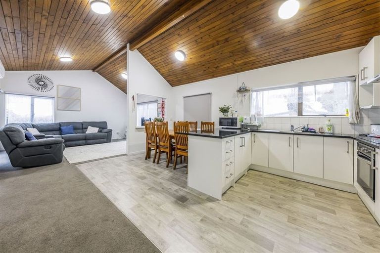 Photo of property in 16 Finlayson Avenue, Clendon Park, Auckland, 2103