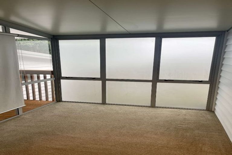 Photo of property in 43 Renata Crescent, Te Atatu Peninsula, Auckland, 0610