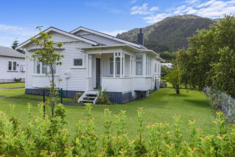 Photo of property in 14 Farmer Street, Te Aroha, 3320