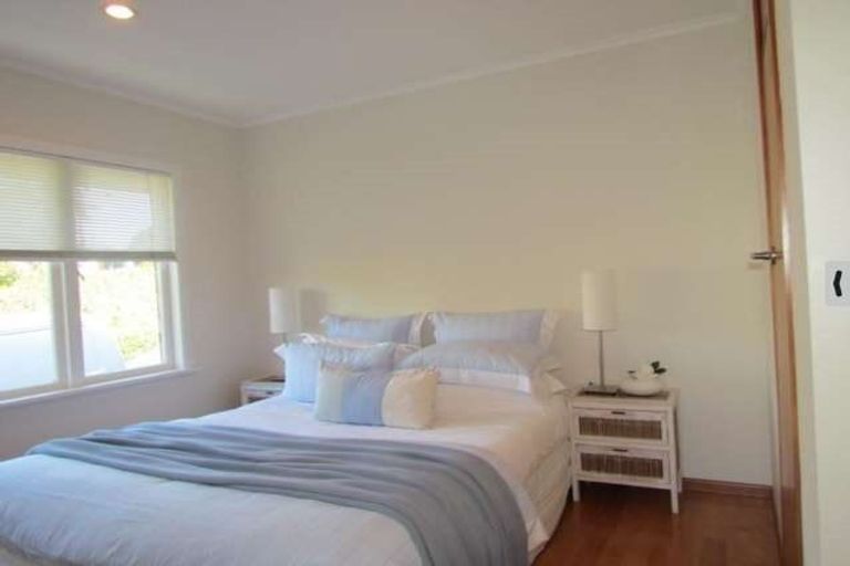 Photo of property in 2/300 Lake Road, Hauraki, Auckland, 0622