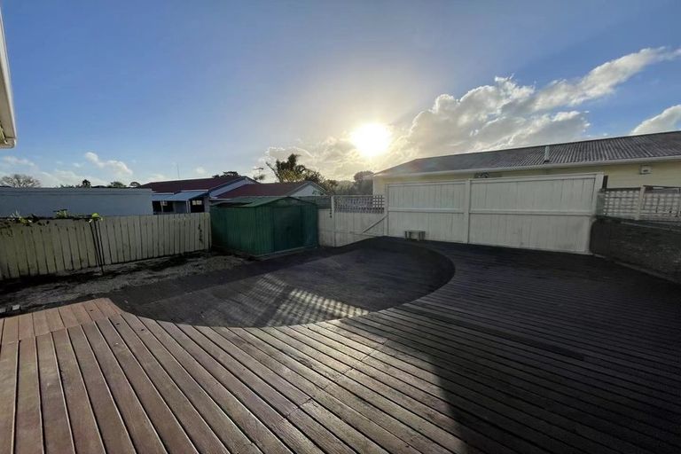 Photo of property in 1/9 Casuarina Road, Half Moon Bay, Auckland, 2012