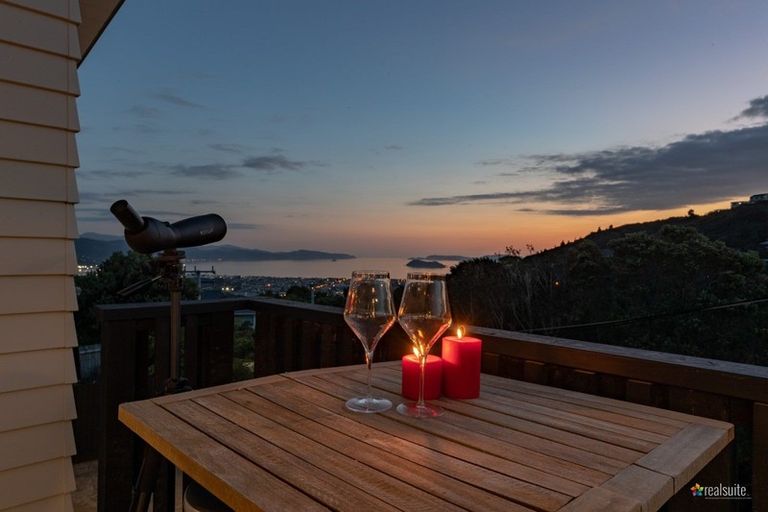 Photo of property in 37 Pekanga Road, Normandale, Lower Hutt, 5010