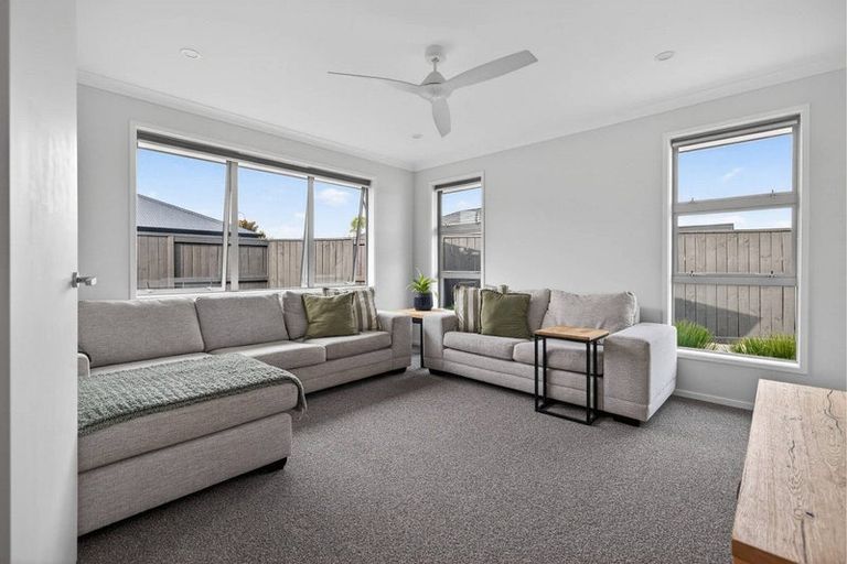 Photo of property in 33 Te Kio Crescent, Papamoa Beach, Papamoa, 3118