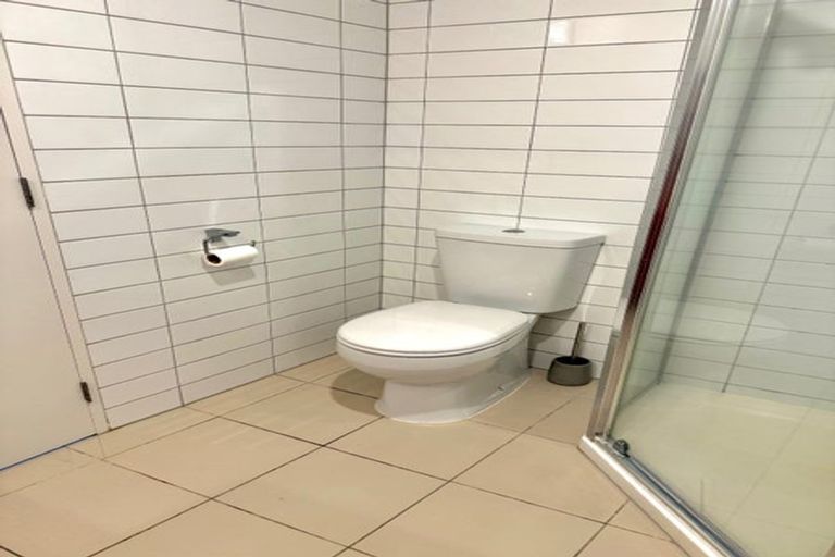 Photo of property in Bella Vista, 2d/84 Gunner Drive, Te Atatu Peninsula, Auckland, 0610