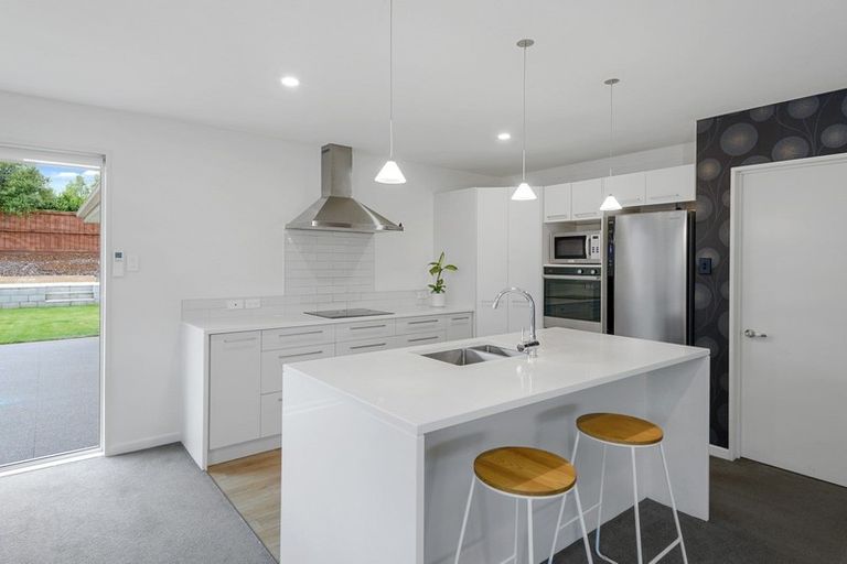 Photo of property in 37 Davaar Crescent, Broomfield, Christchurch, 8042