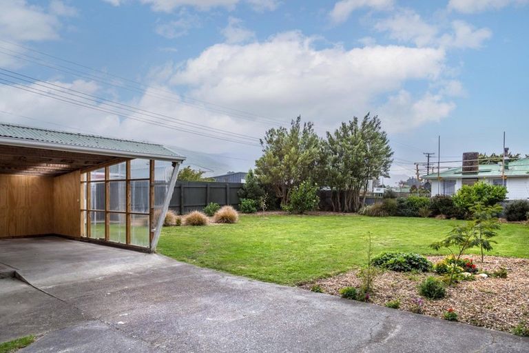 Photo of property in 1 Hayward Street, Featherston, 5710