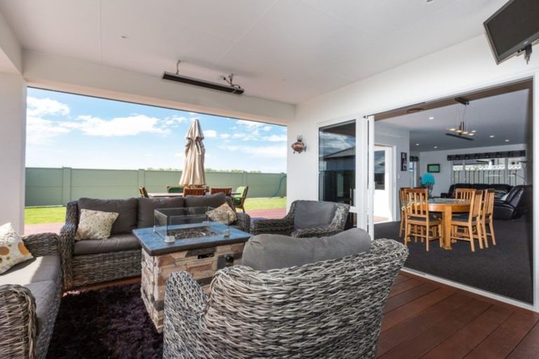 Photo of property in 32 Pelorus Avenue, Poraiti, Napier, 4112