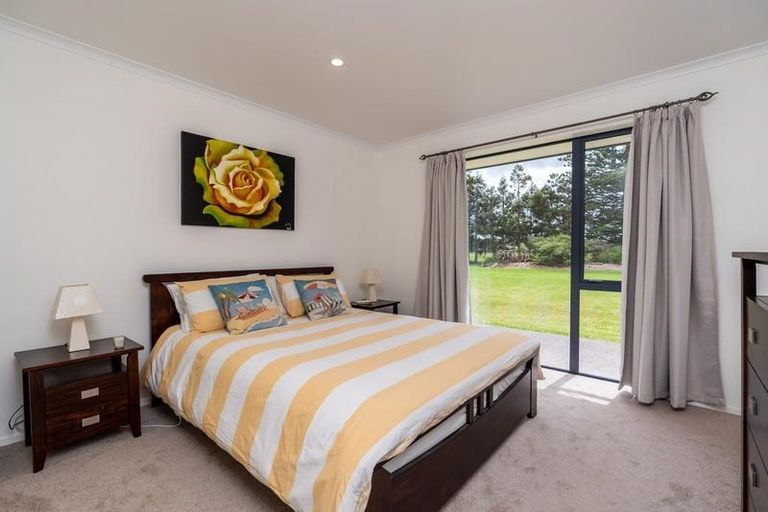 Photo of property in 25 Johnson Point Road, Waipu, 0582