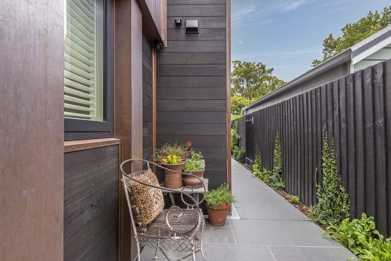 Photo of property in 87 Holly Road, St Albans, Christchurch, 8014