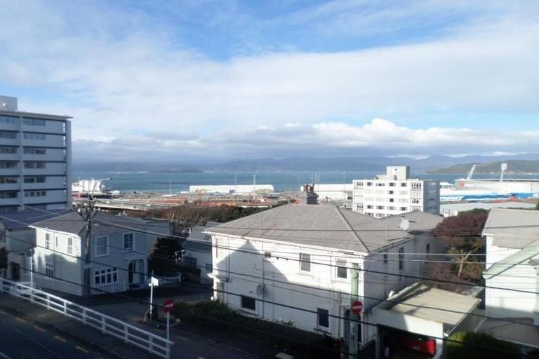 Photo of property in 2/28 Grant Road, Thorndon, Wellington, 6011