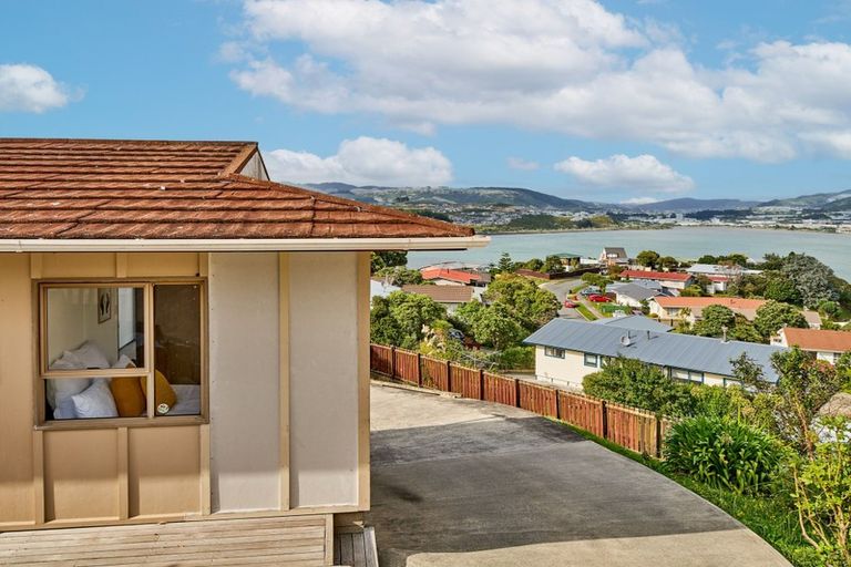 Photo of property in 10 Finn Place, Titahi Bay, Porirua, 5022