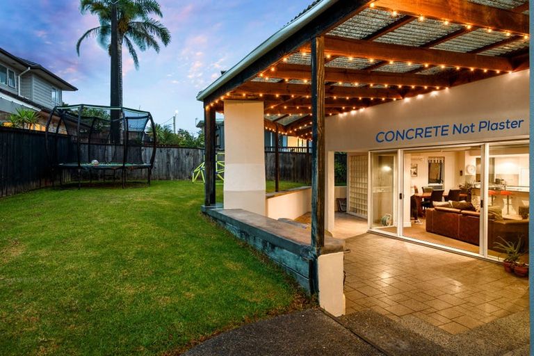 Photo of property in 8a Oteha Valley Road, Northcross, Auckland, 0632