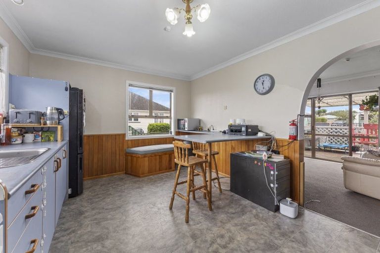 Photo of property in 12 Saint Annes Street, Levin, 5510