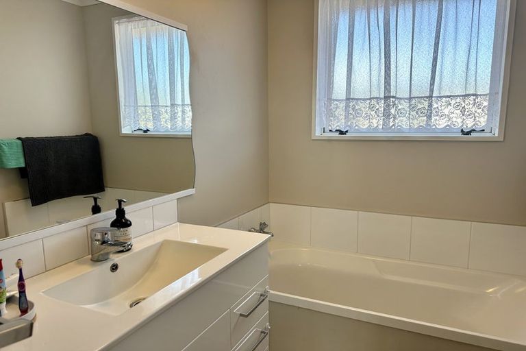 Photo of property in 20 Tawhara Place, Edgecumbe, 3120