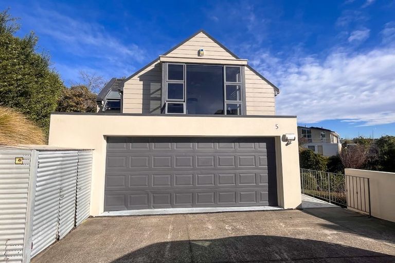 Photo of property in 5 Luxton Place, Mount Pleasant, Christchurch, 8081