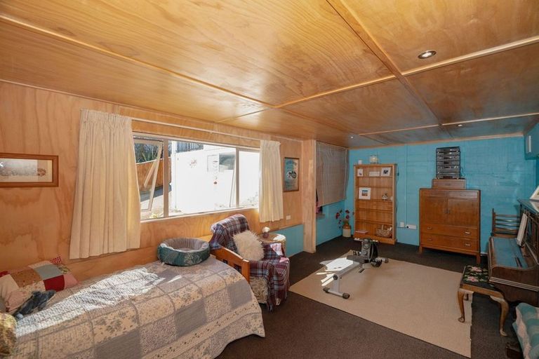 Photo of property in 2 Sydney Crescent, Raumati South, Paraparaumu, 5032