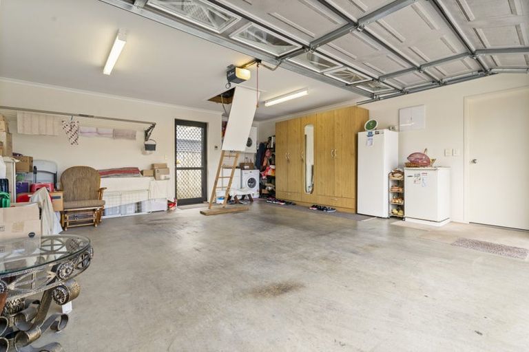 Photo of property in 31a Archibald Road, Kelston, Auckland, 0602