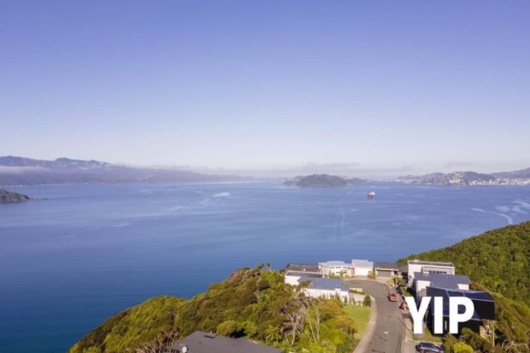 Photo of property in 10 Cromwell Point, Newlands, Wellington, 6037