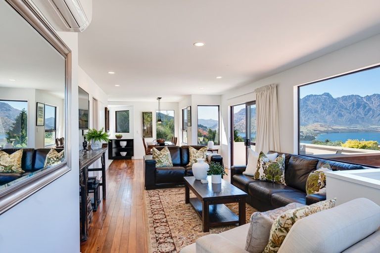 Photo of property in 12 Greenstone Place, Fernhill, Queenstown, 9300