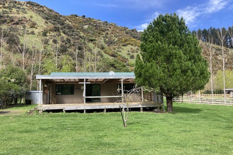 Photo of property in 960 Moonshine Road, Judgeford, Porirua, 5381