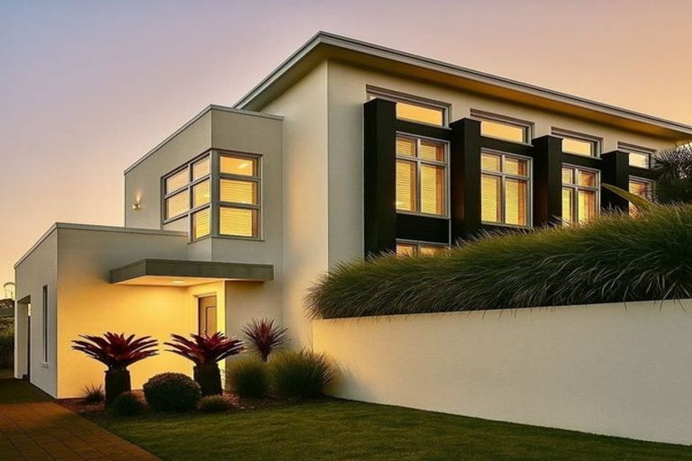 Photo of property in 16 Southworth Place, Grandview Heights, Hamilton, 3200