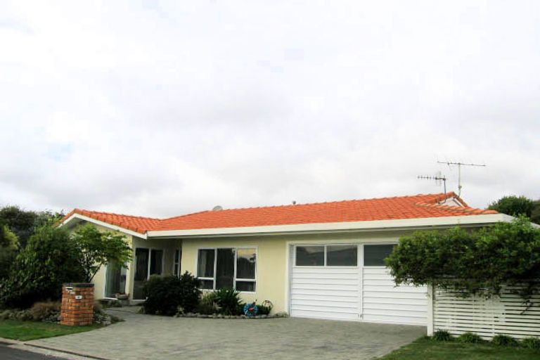 Photo of property in 4 Meredith Way, Paraparaumu Beach, Paraparaumu, 5032