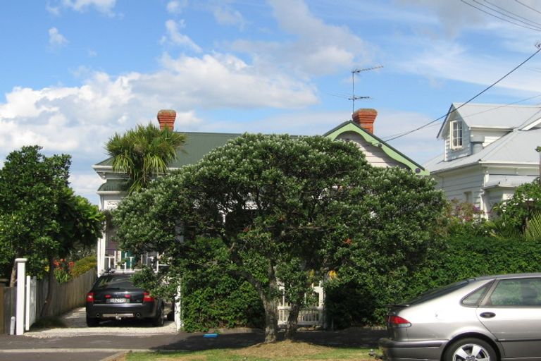Photo of property in 6 William Bond Street, Stanley Point, Auckland, 0624
