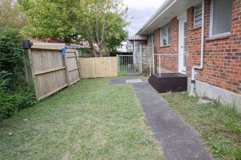 Photo of property in 9/1 Pine Street, New Lynn, Auckland, 0600