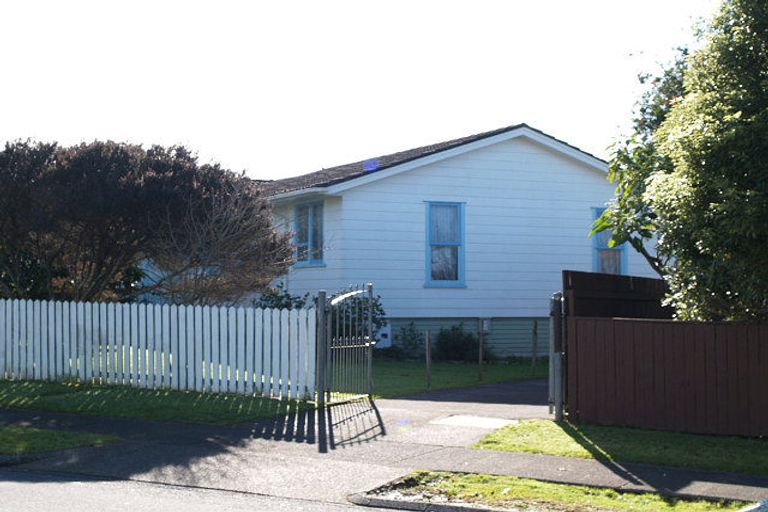 Photo of property in 16 Mcnaughton Avenue, Mangere East, Auckland, 2024