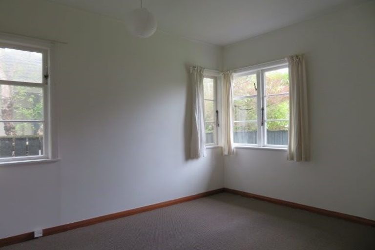 Photo of property in 8 Tirangi Road, Moera, Lower Hutt, 5010