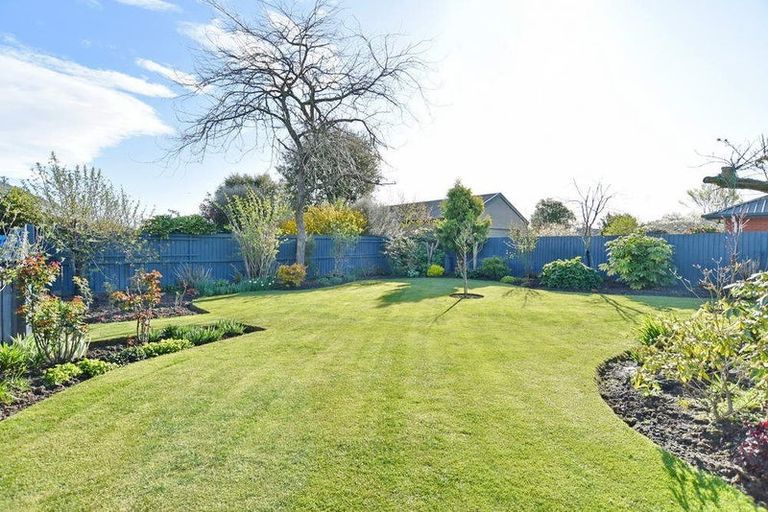 Photo of property in 2 Melford Close, Rangiora, 7400