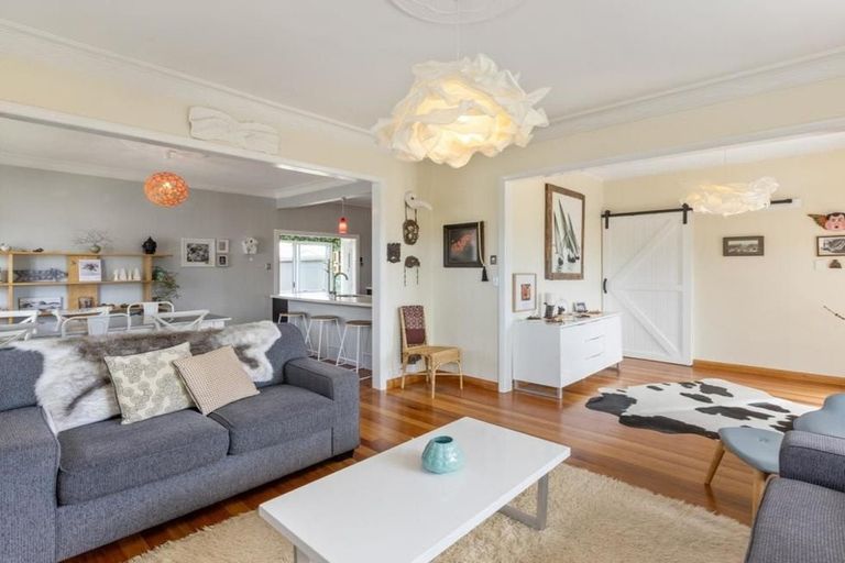 Photo of property in 1111a Heretaunga Street East, Parkvale, Hastings, 4122