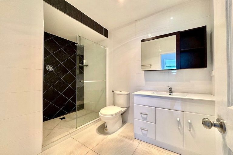 Photo of property in 49 Rosewarne Crescent, Glendene, Auckland, 0602