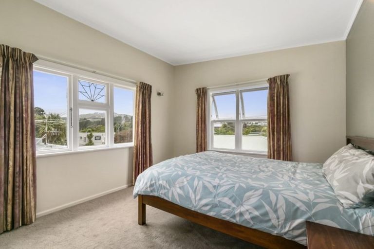 Photo of property in 206b Miromiro Road, Normandale, Lower Hutt, 5010
