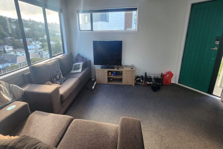 Photo of property in 29c Glanmire Road, Newlands, Wellington, 6037